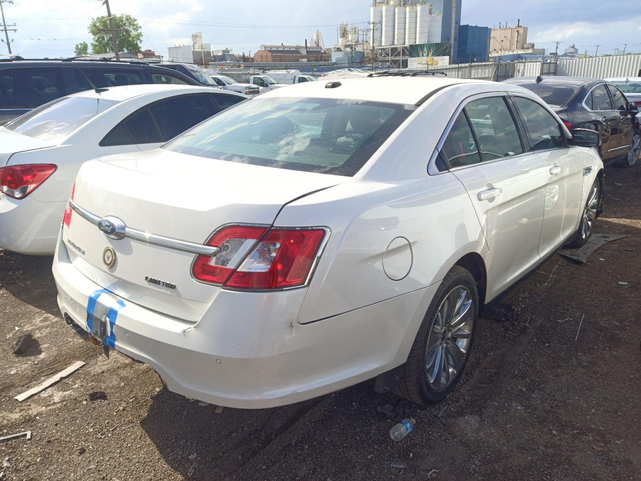Photo 17 from auction – 2010 FORD TAURUS LIM with VIN 1FAHP2FW0AG158326