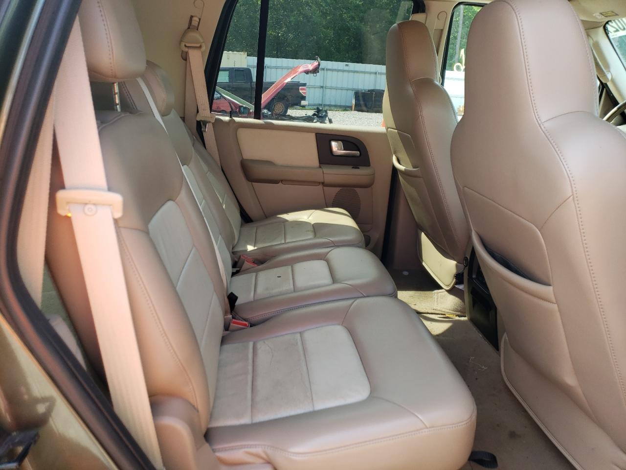 Photo 6 from auction – 2004 FORD EXPEDITION with VIN 1FMRU17W64LB02057