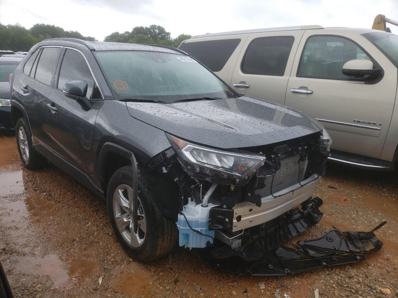 TOYOTA RAV4 XLE 2021 with VIN 2T3W1RFV2MC101932 - Photo from auction