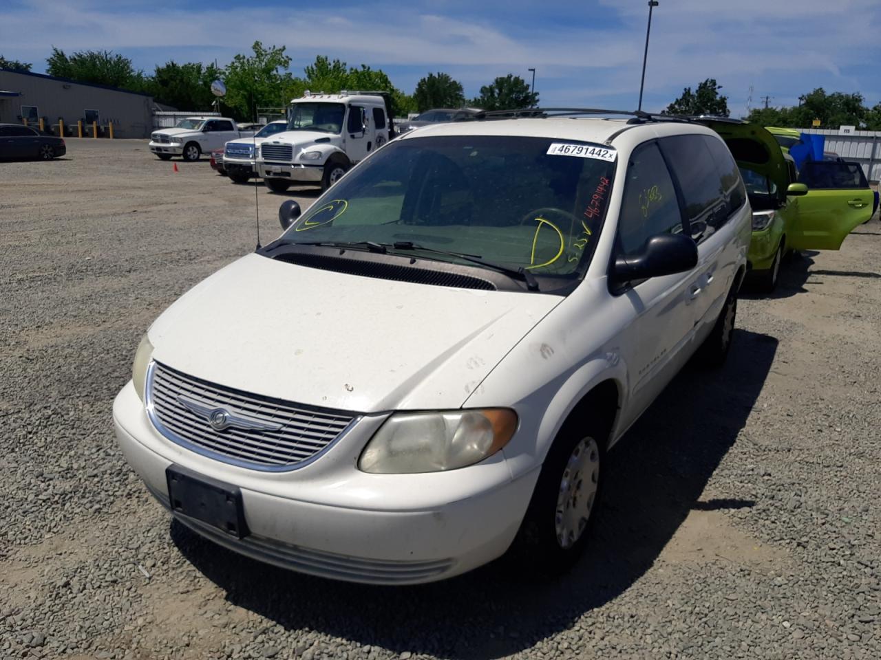Photo 2 from auction – 2001 CHRYSLER TOWN & COU with VIN 2C4GP44311R310994