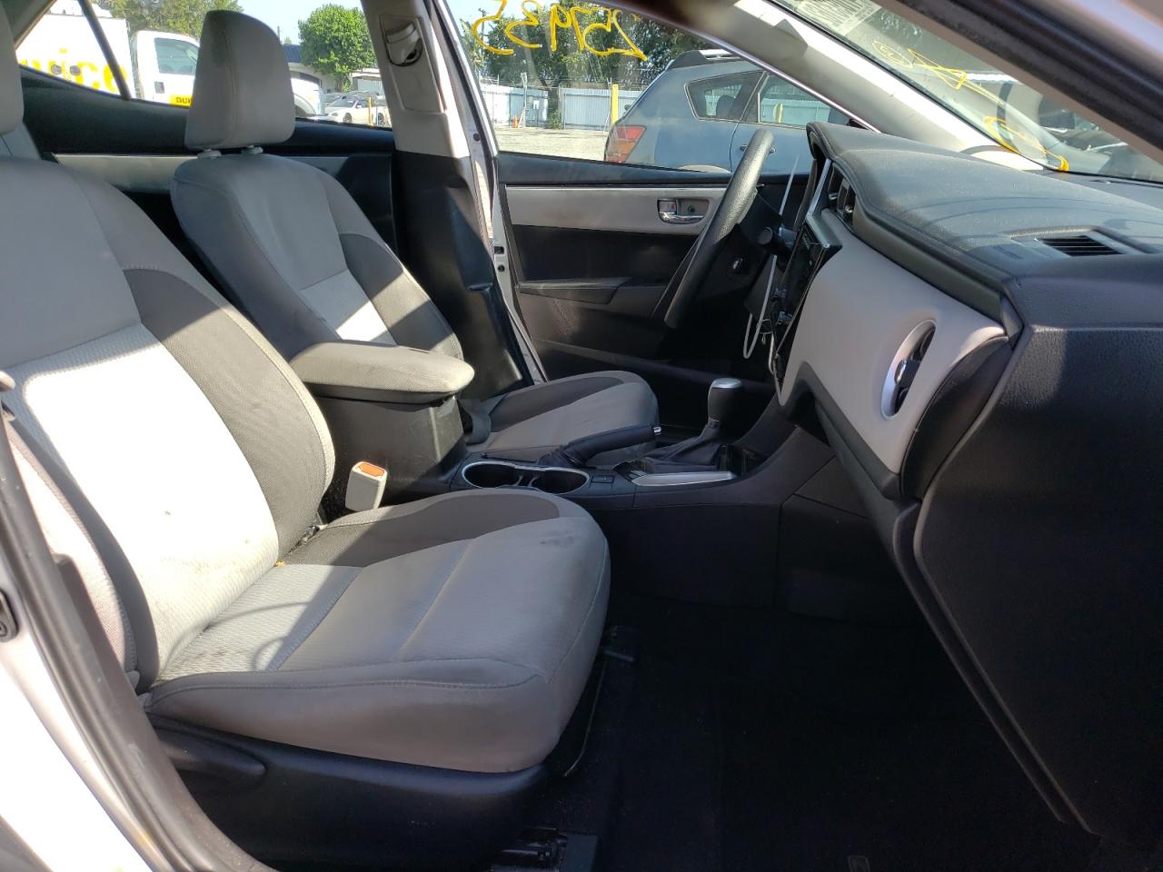 Photo 5 from auction – 2017 TOYOTA COROLLA L with VIN 5YFBURHE6HP723967