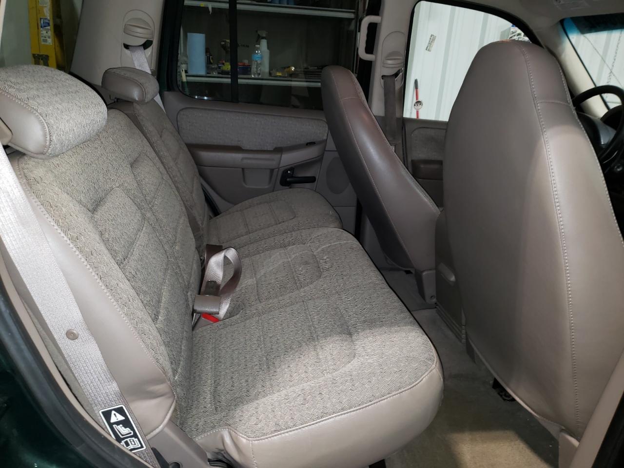 Photo 6 from auction – 2002 FORD EXPLORER X with VIN 1FMZU72E22UB08382