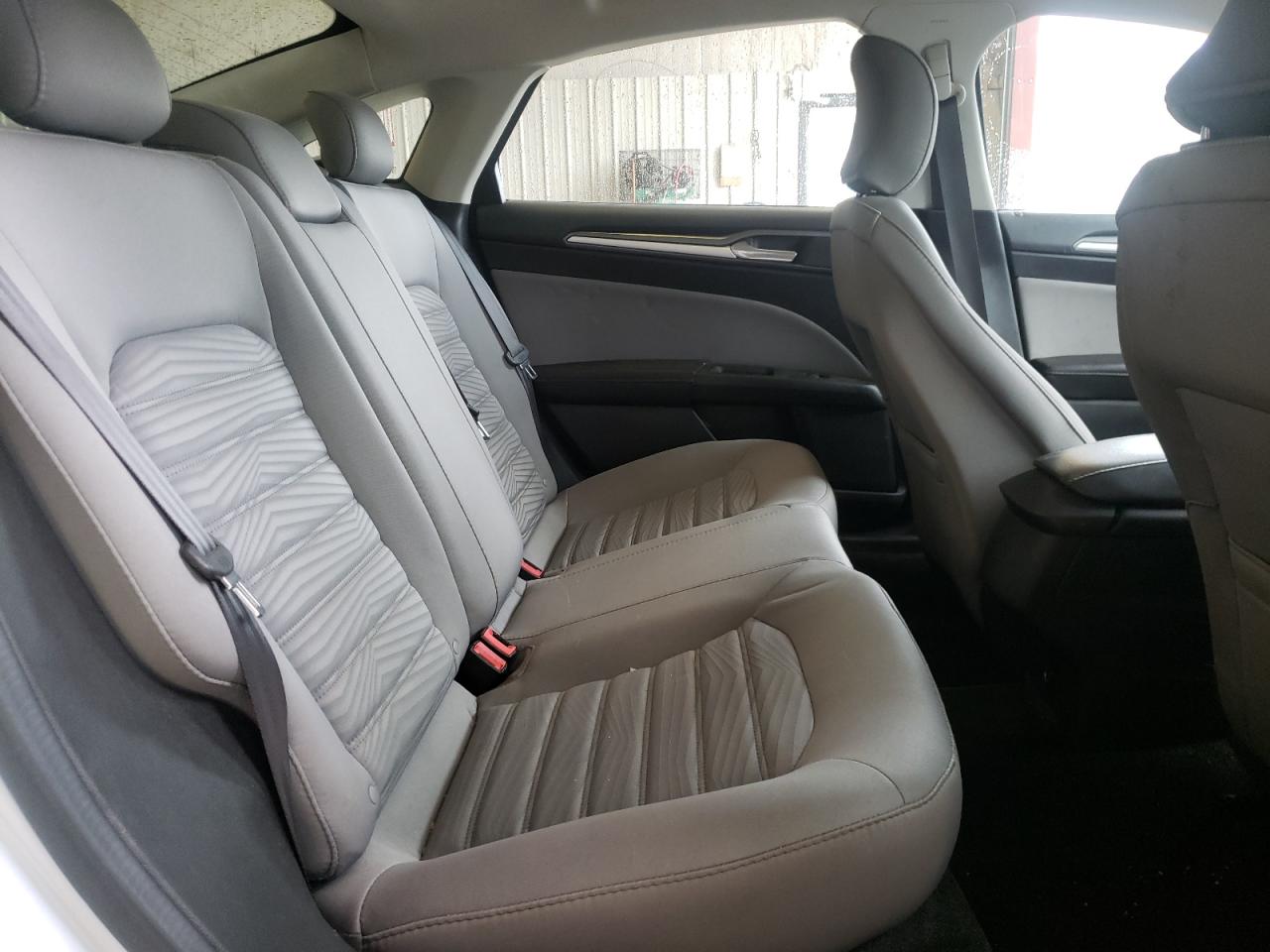 Photo 17 from auction – 2016 FORD FUSION S with VIN 3FA6P0G70GR296355