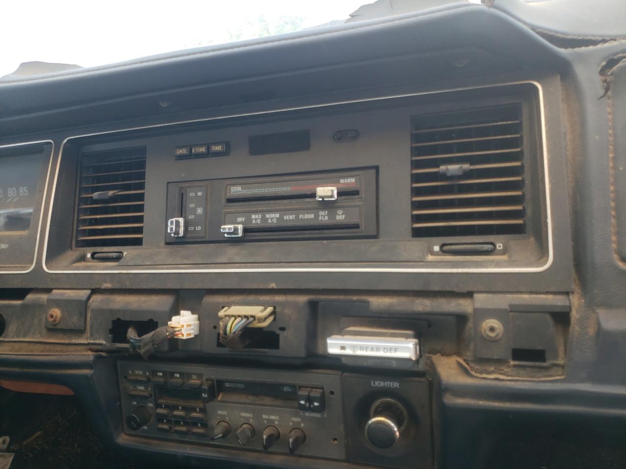 Photo 9 from auction – 1991 FORD CROWN VICT with VIN 2FACP72F3MX126076