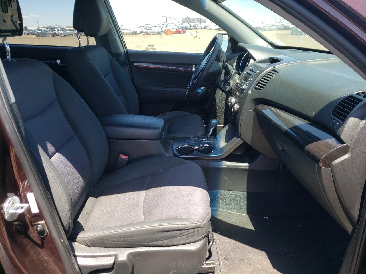 Photo 5 from auction – 2011 KIA SORENTO BA with VIN 5XYKTCA13BG038201