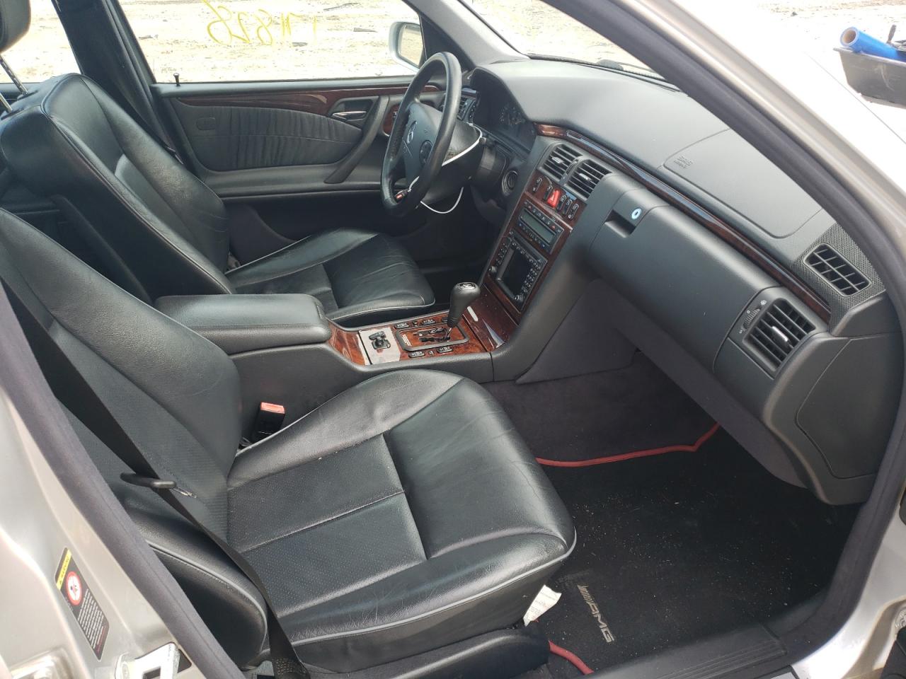 Photo 5 from auction – 2000 MERCEDES-BENZ E 320 4MAT with VIN WDBJF82J2YX036636