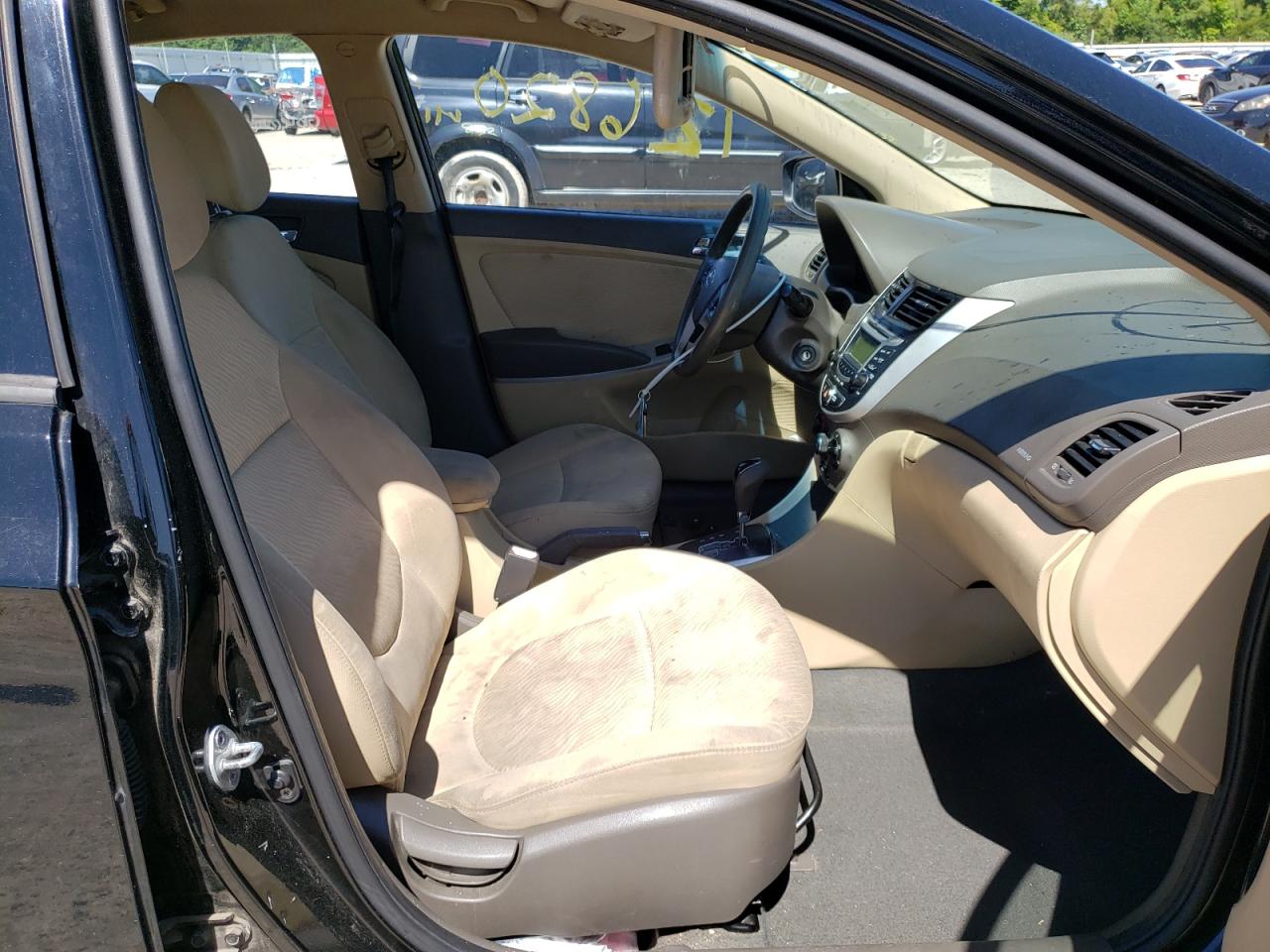 Photo 5 from auction – 2012 HYUNDAI ACCENT GLS with VIN KMHCU4AE0CU262628