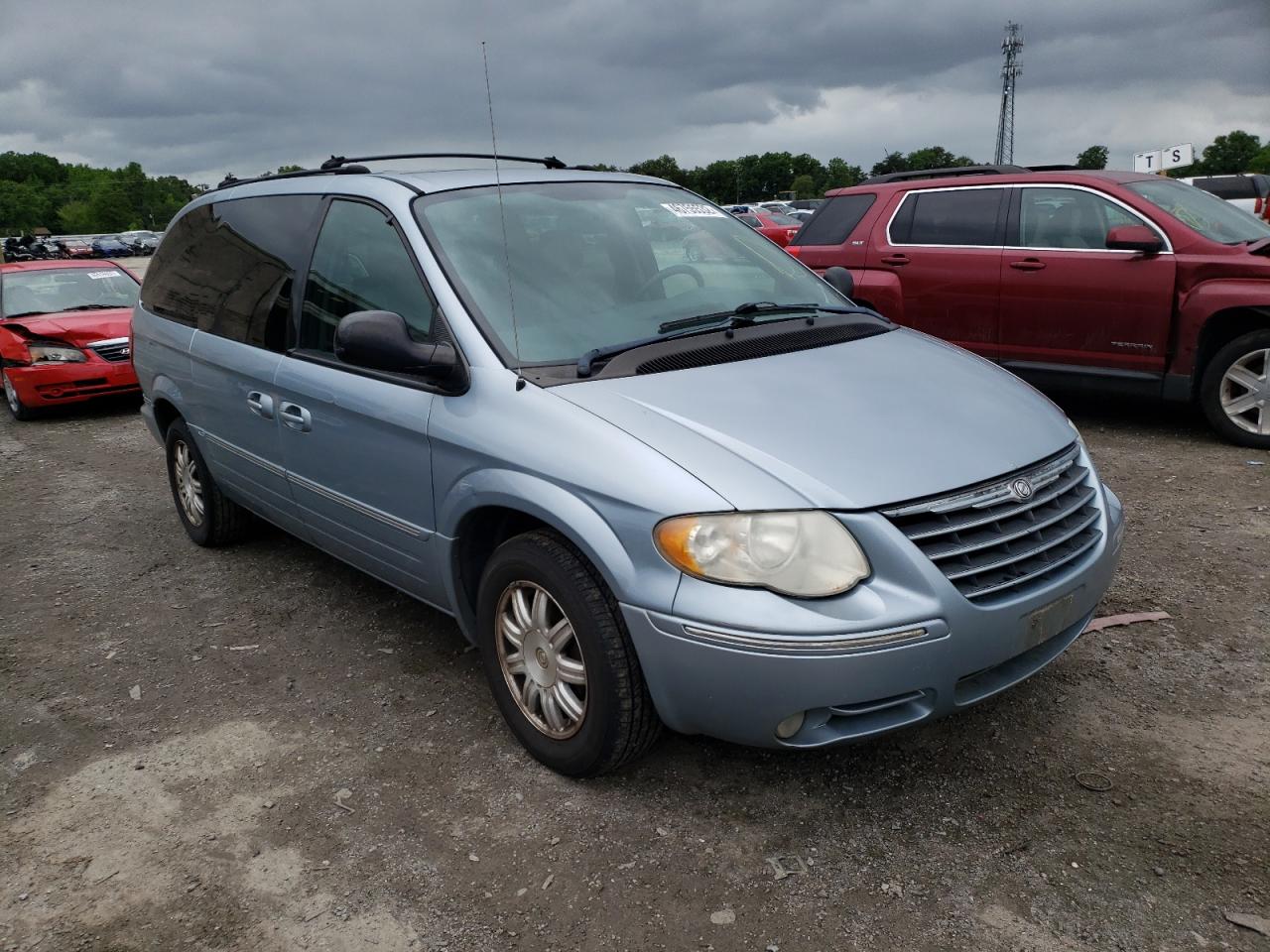 CHRYSLER TOWN & COU 2005 with VIN 2C8GP54L95R164192 - Photo from auction