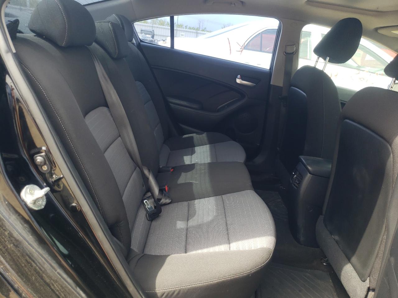 Photo 18 from auction – 2015 KIA FORTE LX with VIN KNAFX4A62F5345149