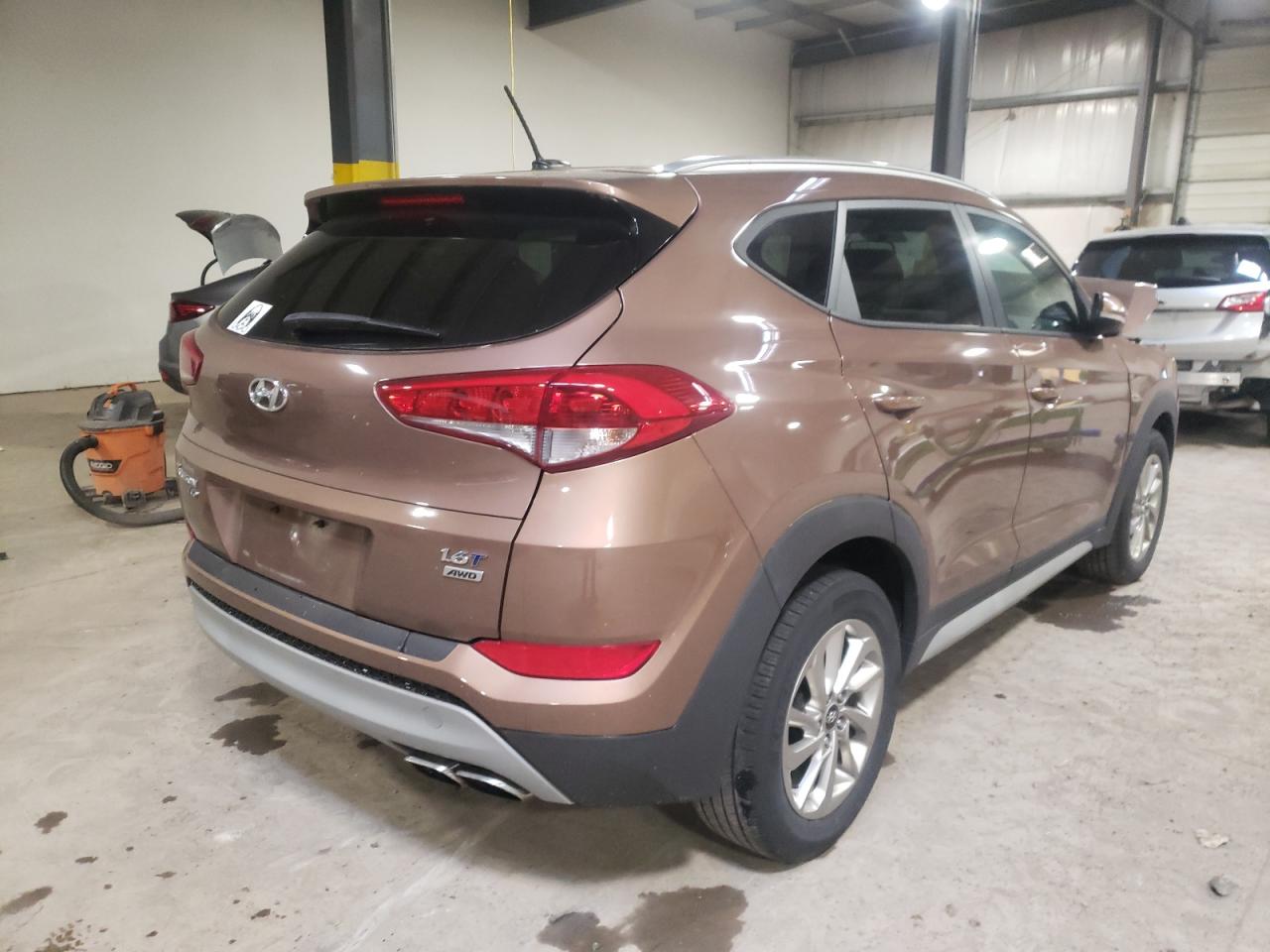 Photo 4 from auction – 2017 HYUNDAI TUCSON LIM with VIN KM8J3CA24HU577949
