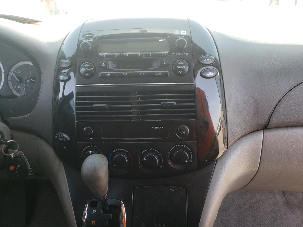 Photo 19 from auction – 2005 TOYOTA SIENNA CE with VIN 5TDZA23C45S339743