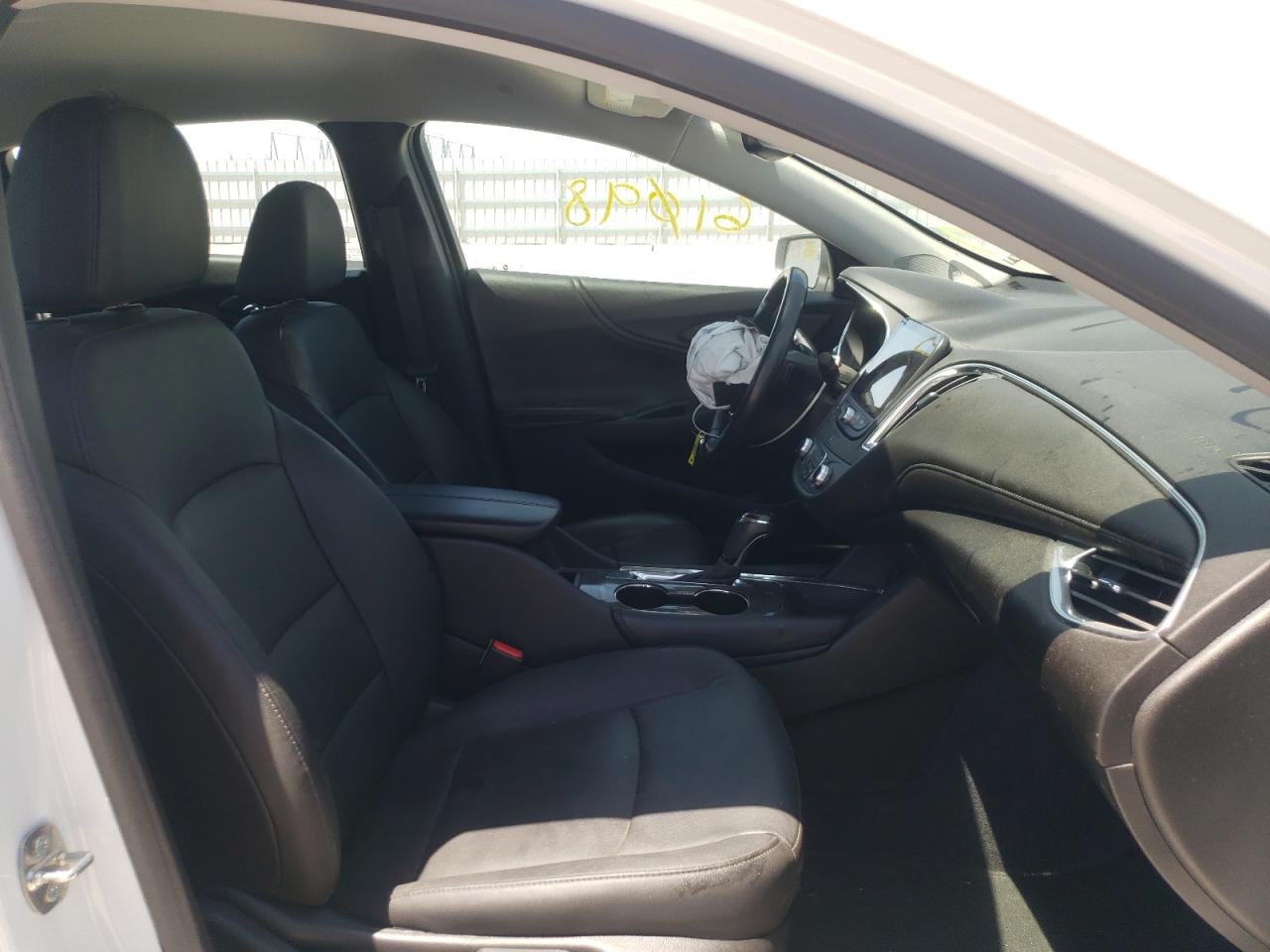 Photo 5 from auction – 2019 CHEVROLET MALIBU LT with VIN 1G1ZD5ST5KF122684