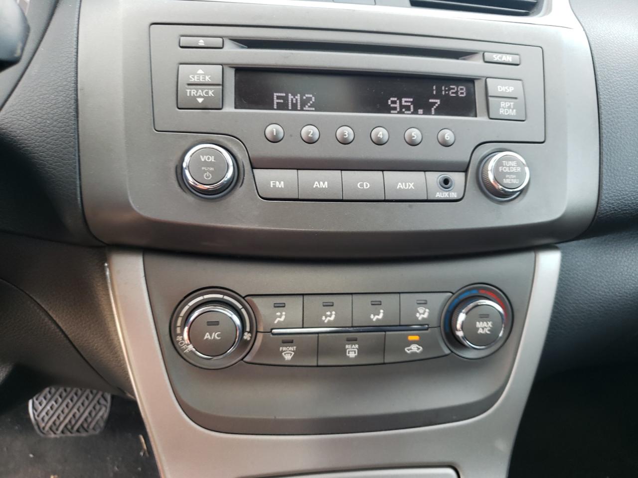 Photo 9 from auction – 2014 NISSAN SENTRA S with VIN 3N1AB7AP1EL616466