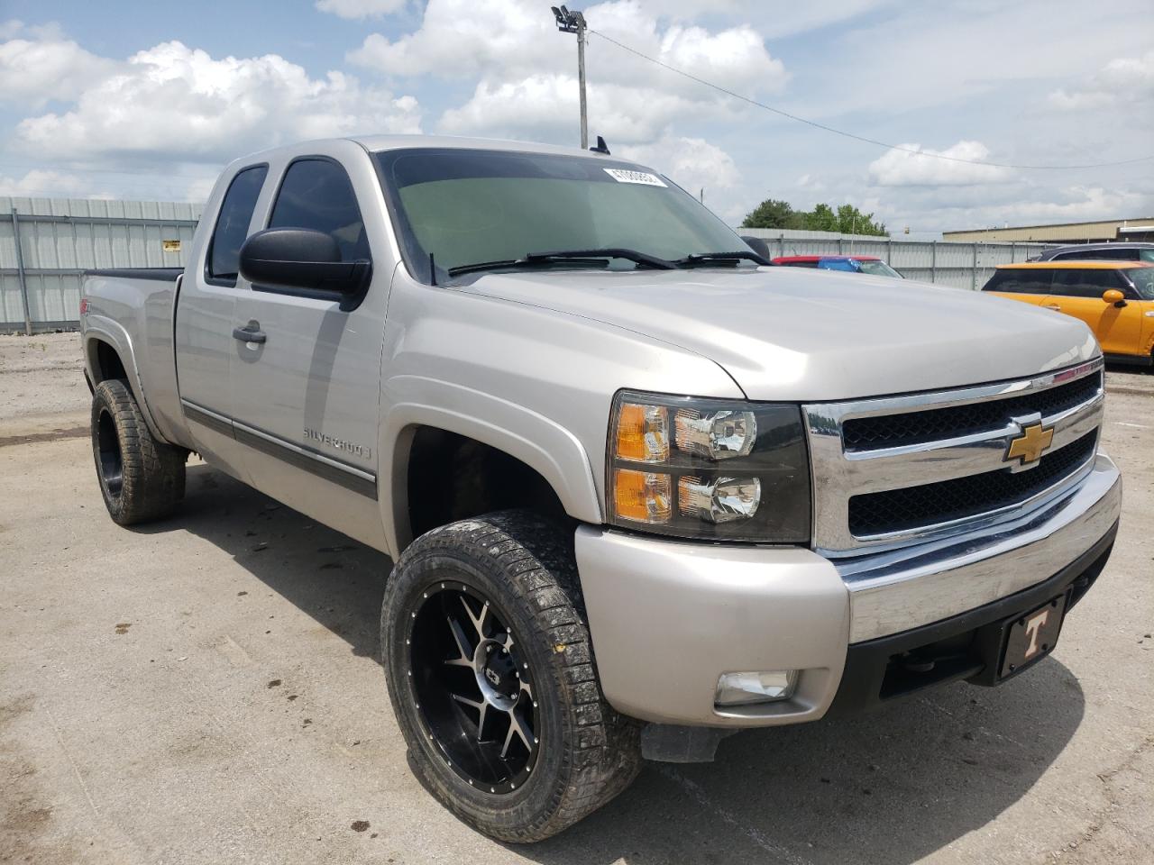 CHEVROLET SILVERADO 2008 with VIN 2GCEK19J181226369 - Photo from auction