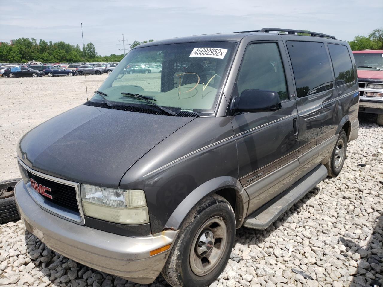 Photo 2 from auction – 2002 GMC SAFARI XT with VIN 1GKDM19X72B502799