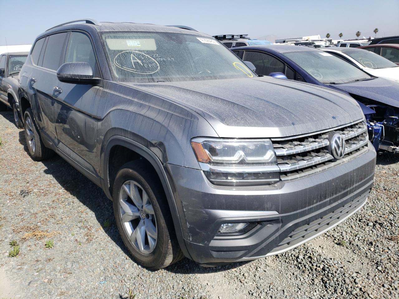 VOLKSWAGEN ATLAS 2018 with VIN 1V2DR2CA3JC520523 - Photo from auction