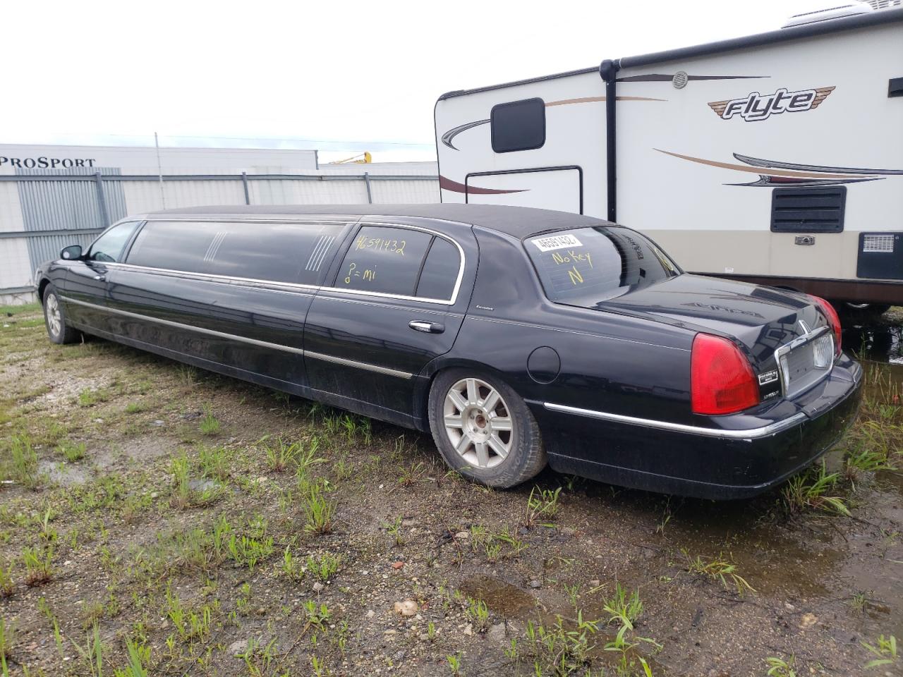 Photo 3 from auction – 2011 LINCOLN TOWN CAR E with VIN 2L1FL8JW1BX751256