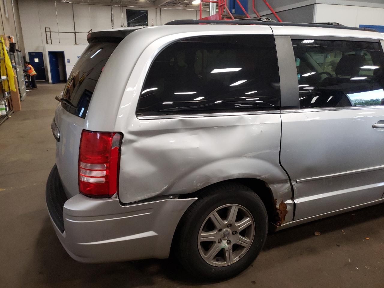Photo 9 from auction – 2008 CHRYSLER TOWN & COU with VIN 2A8HR54P98R822142