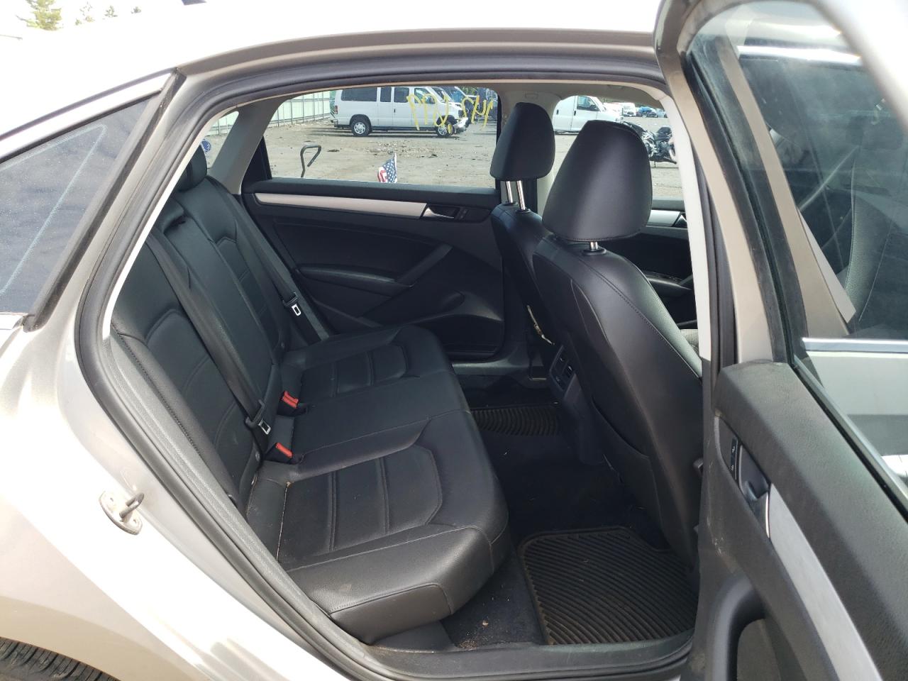 Photo 6 from auction – 2013 VOLKSWAGEN PASSAT SE with VIN 1VWBP7A31DC021964