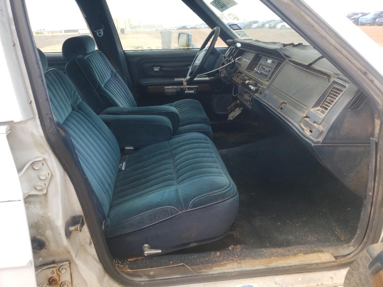 Photo 5 from auction – 1991 FORD CROWN VICT with VIN 2FACP72F3MX126076