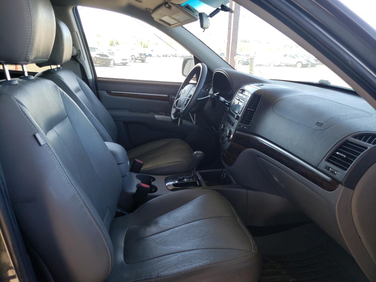 Photo 5 from auction – 2010 HYUNDAI SANTA FE G with VIN 5NMSGDAB6AH367613