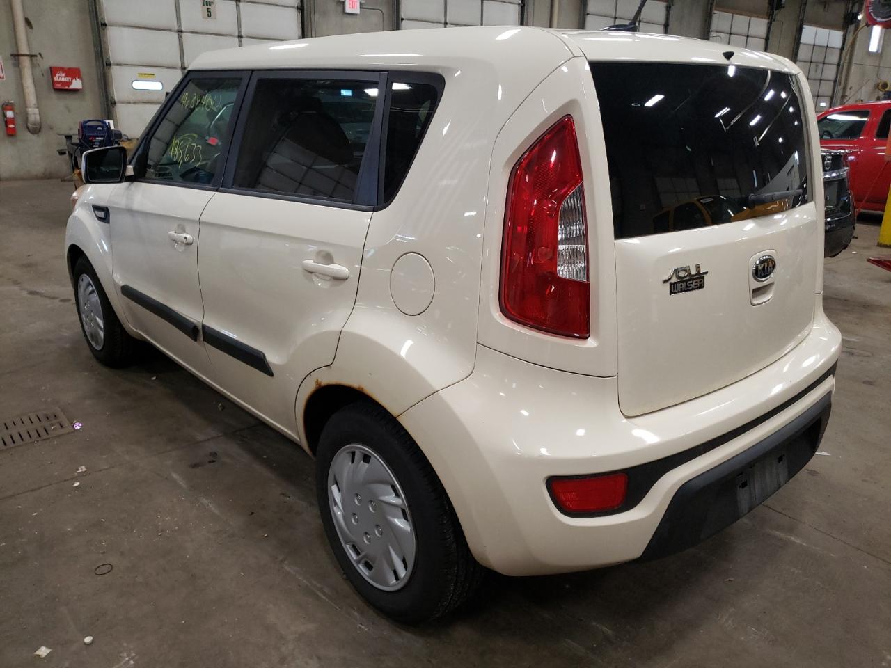 Photo 3 from auction – 2012 KIA SOUL with VIN KNDJT2A53C7390301