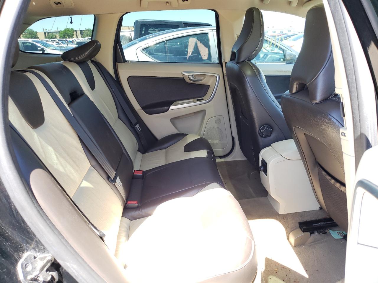Foto 6 de la subasta – 2010 VOLVO XC60 3.2 con VIN YV4982DL8A2109258