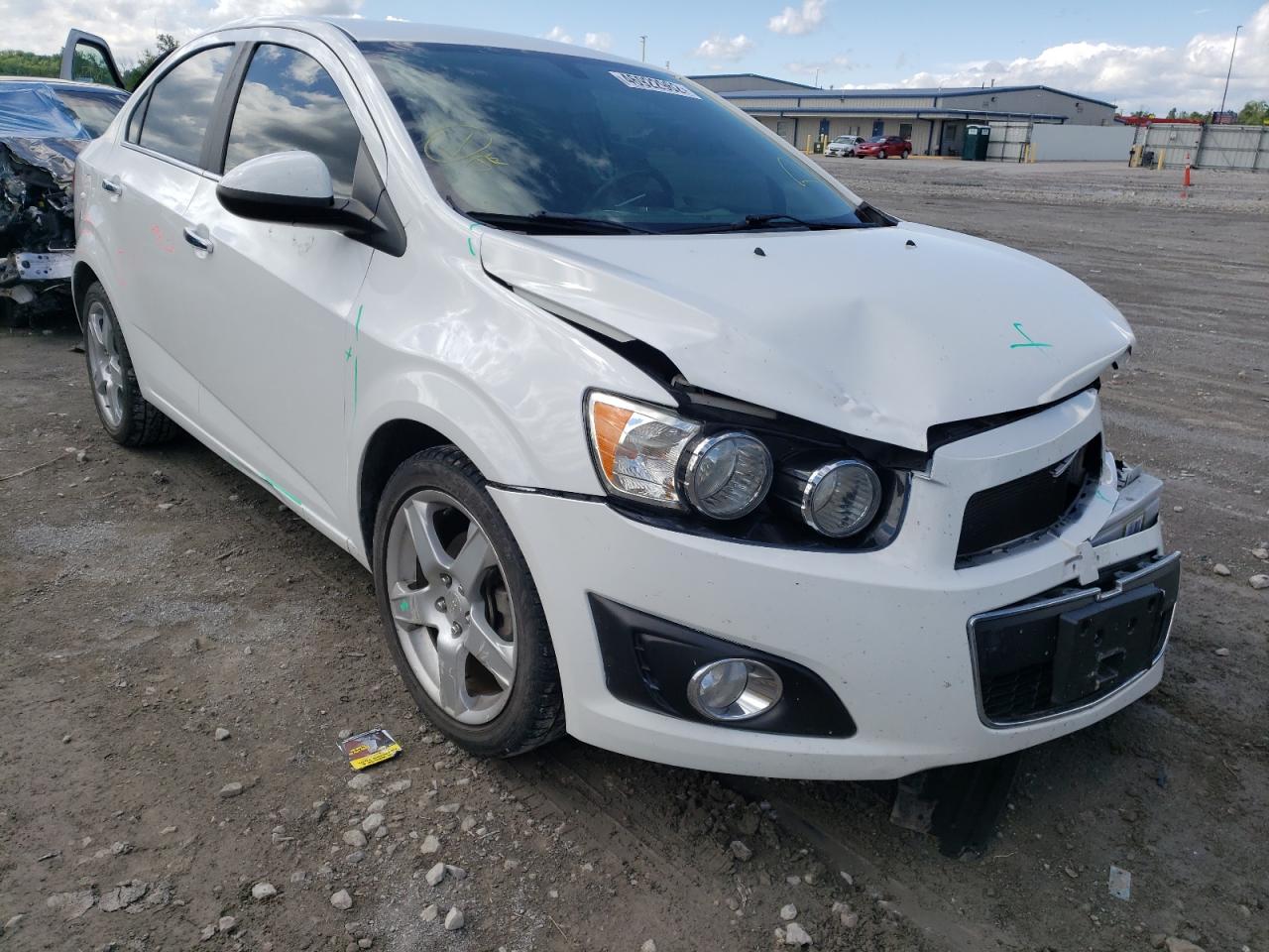 Photo 14 from auction – 2014 CHEVROLET SONIC LTZ with VIN 1G1JE5SB7E4220231