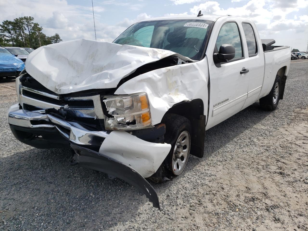 Photo 2 from auction – 2011 CHEVROLET SILVERADO with VIN 1GCRCREA2BZ415730