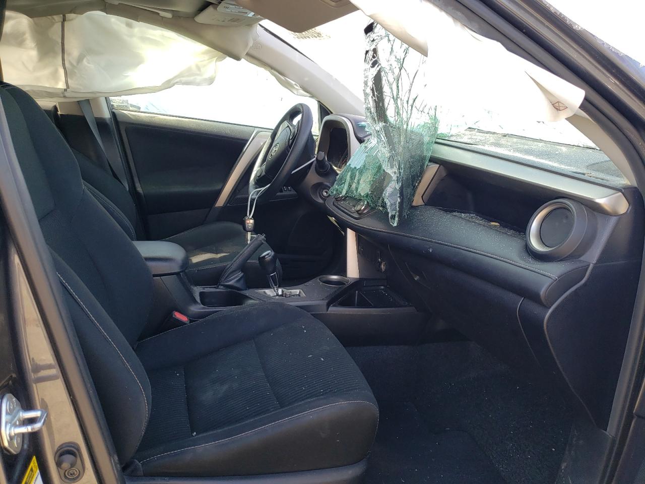 Photo 5 from auction – 2013 TOYOTA RAV4 XLE with VIN 2T3RFREV3DW096352