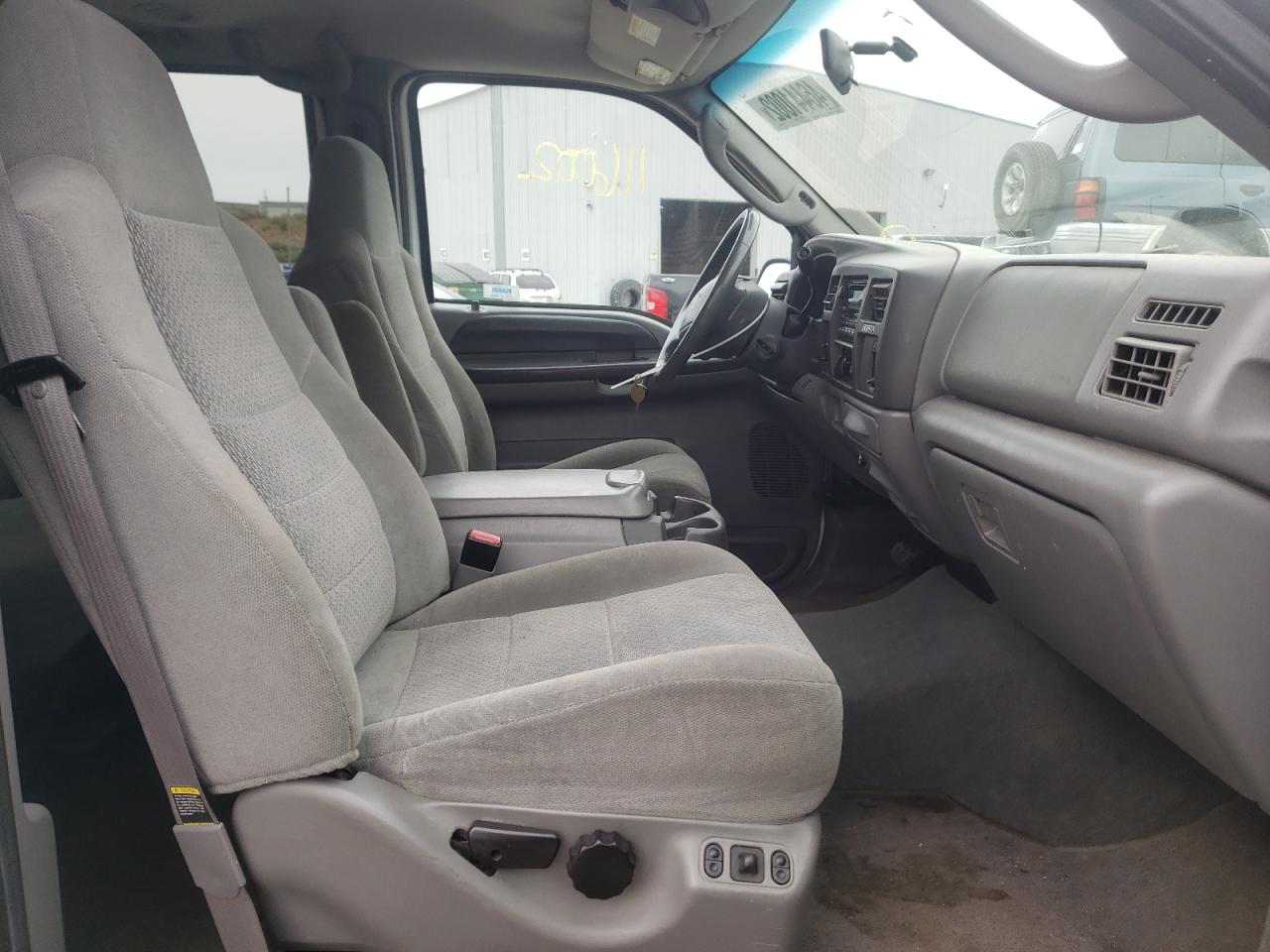 Photo 19 from auction – 2004 FORD EXCURSION with VIN 1FMNU41LX4EC49176