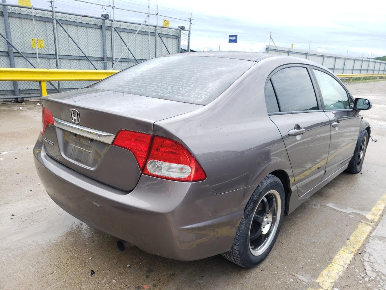 Photo 17 from auction – 2010 HONDA CIVIC LX with VIN 19XFA1F59AE002516