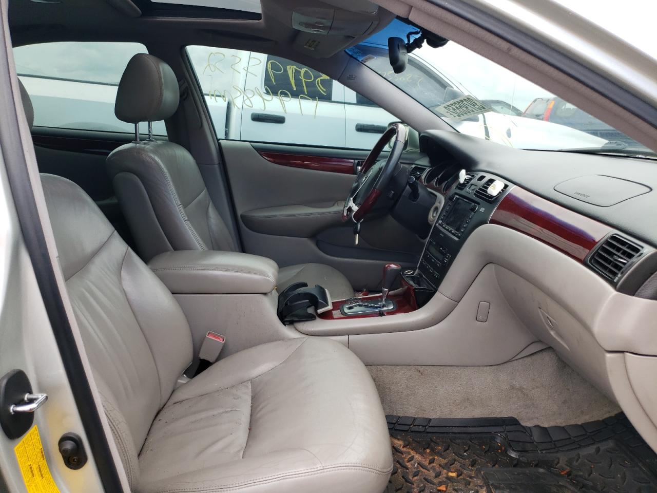 Photo 5 from auction – 2003 LEXUS ES 300 with VIN JTHBF30G835039835