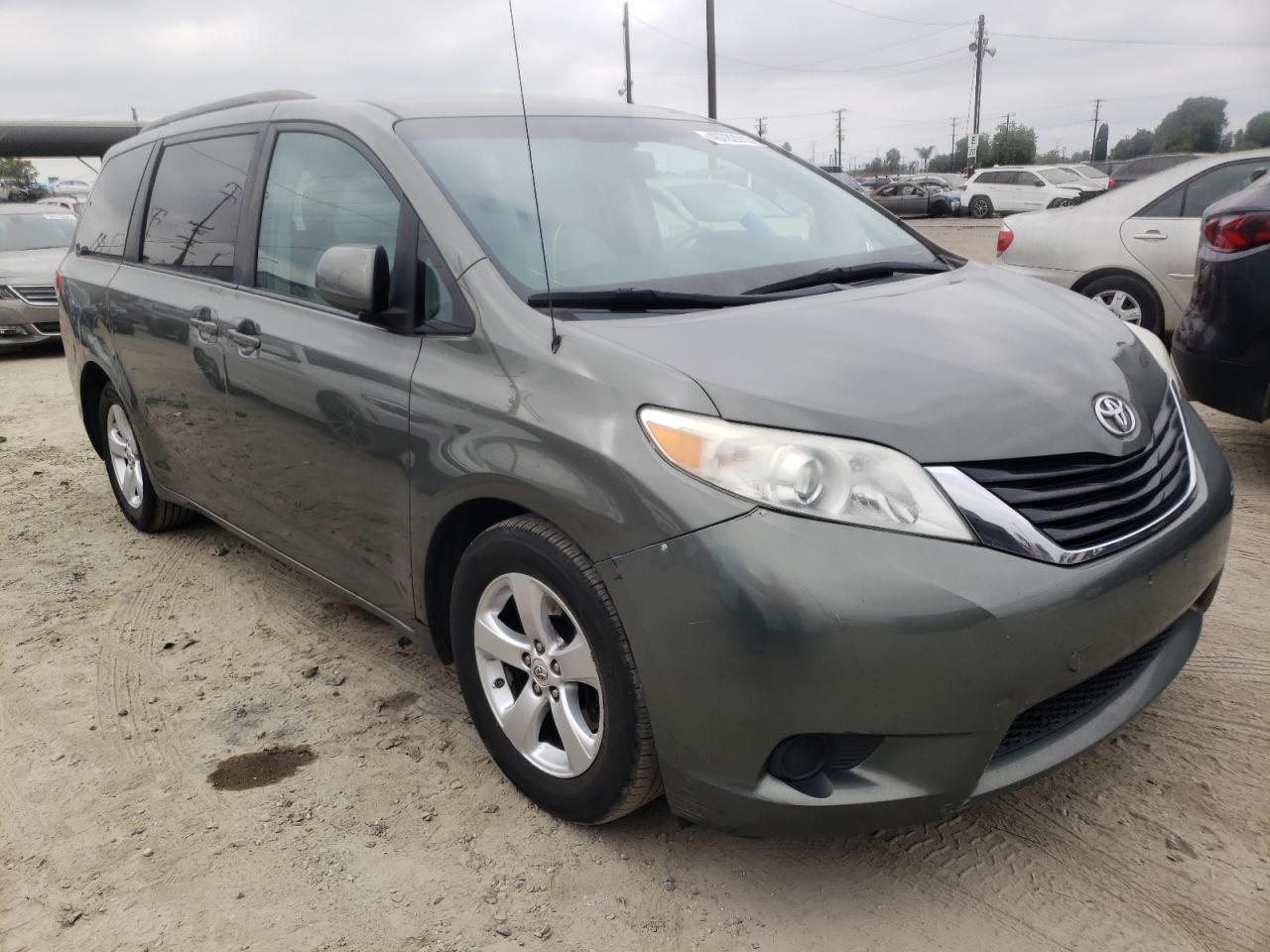 Photo 14 from auction – 2011 TOYOTA SIENNA LE with VIN 5TDKK3DC4BS131652