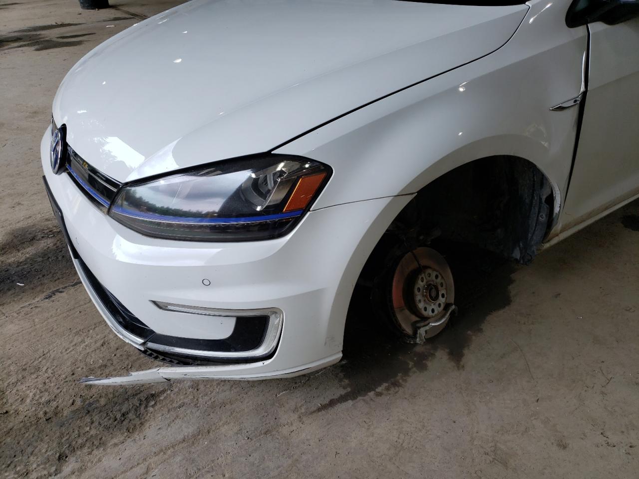 Photo 20 from auction – 2015 VOLKSWAGEN E-GOLF SEL with VIN WVWPP7AU5FW901827