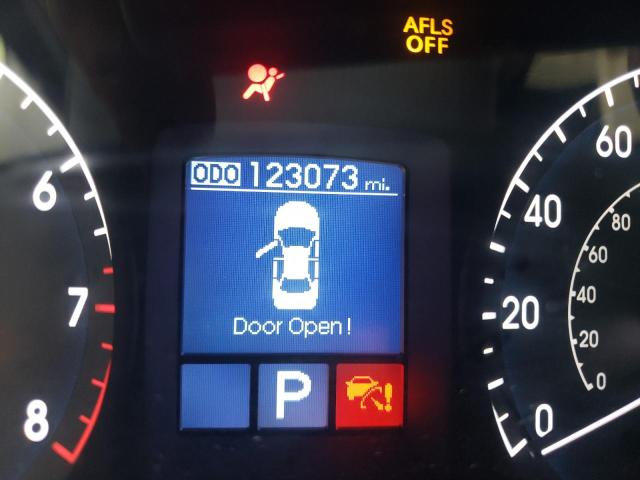 Photo 8 from auction – 2011 HYUNDAI GENESIS 4. with VIN KMHGC4DF9BU118261