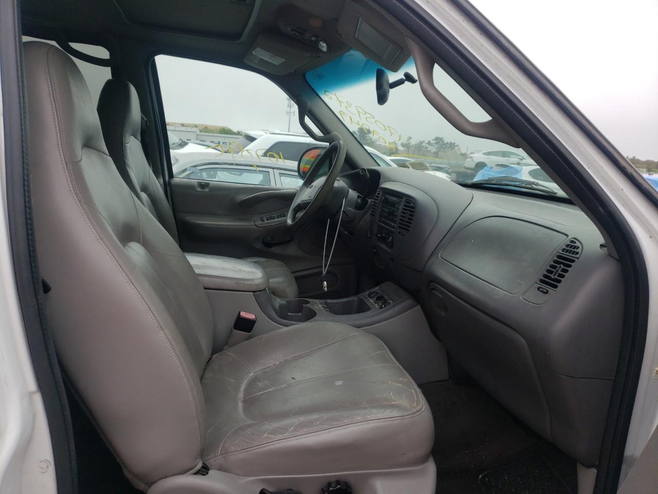 Photo 19 from auction – 2002 FORD EXPEDITION with VIN 1FMPU16L22LA07247