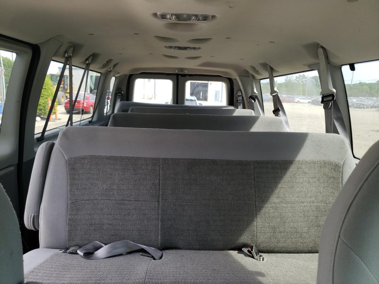 Photo 20 from auction – 2005 FORD ECONOLINE with VIN 1FBSS31L55HB36778