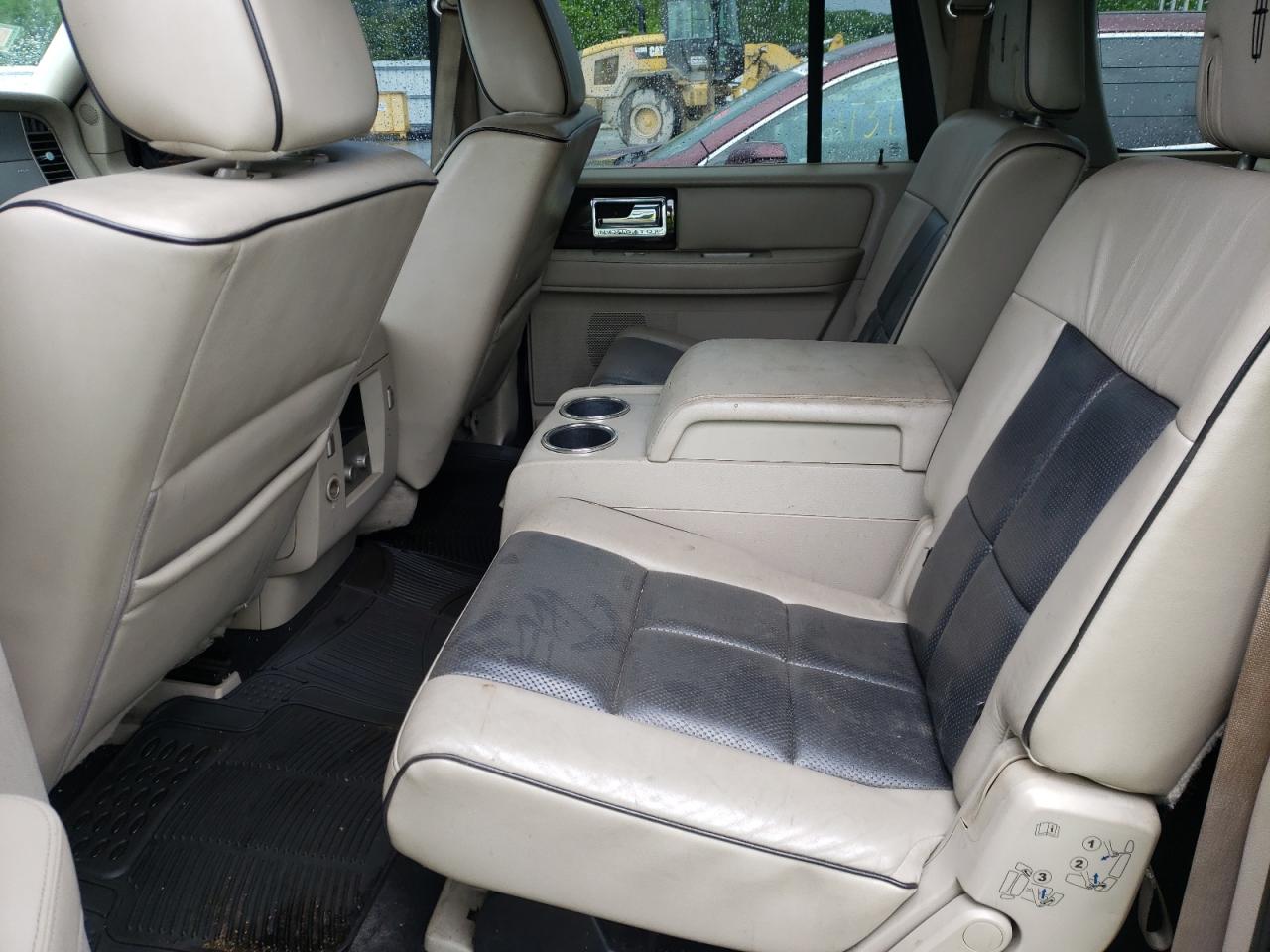 Photo 18 from auction – 2010 LINCOLN NAVIGATOR with VIN 5LMJJ3H52AEJ05607