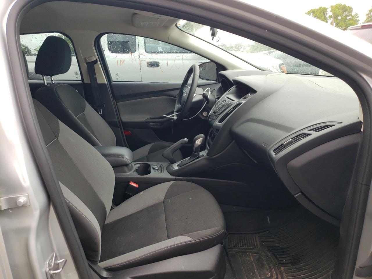 Photo 5 from auction – 2014 FORD FOCUS SE with VIN 1FADP3F21EL373194