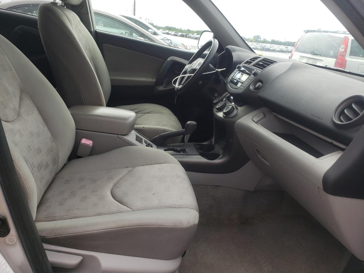 Photo 19 from auction – 2009 TOYOTA RAV4 with VIN JTMBF33V59D001408