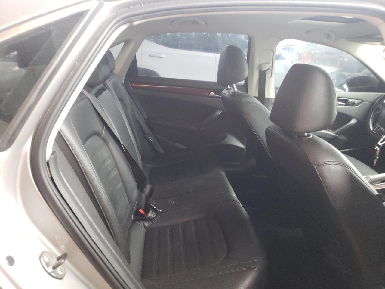 Photo 18 from auction – 2012 VOLKSWAGEN PASSAT SEL with VIN 1VWCP7A36CC036334
