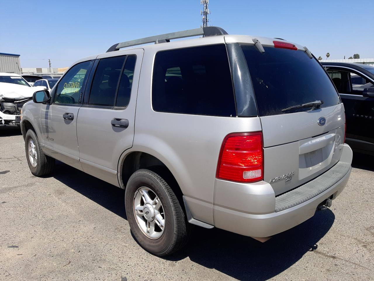 Photo 3 from auction – 2005 FORD EXPLORER X with VIN 1FMZU63E35ZA45115