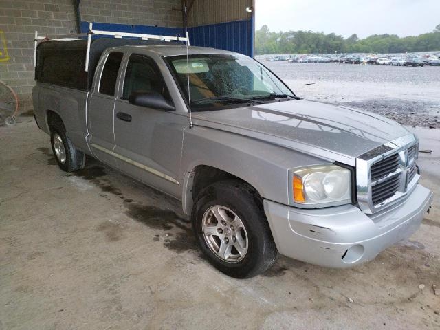 DODGE DAKOTA SLT 2005 with VIN 1D7HE42K55S329594 - Photo from auction