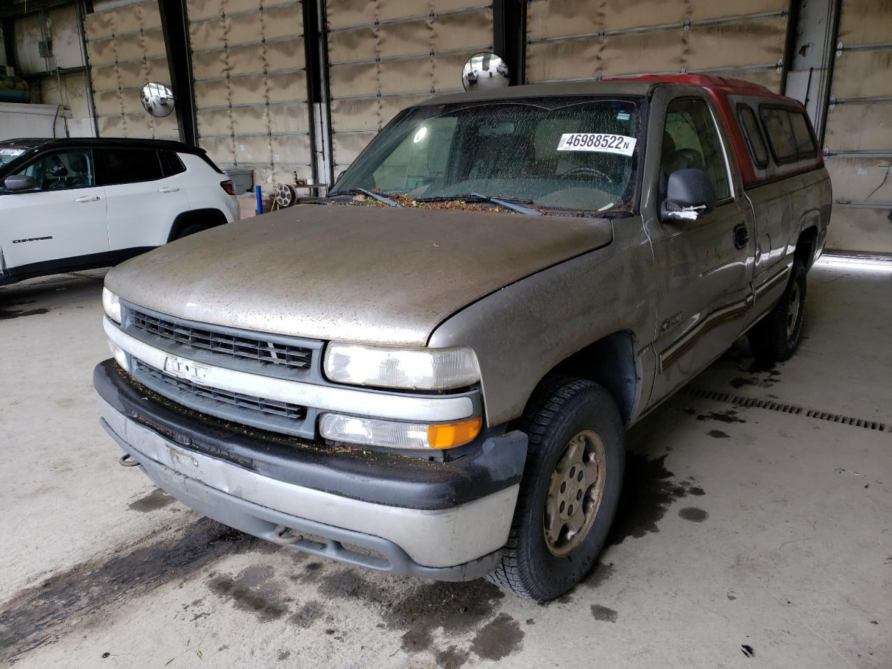 Photo 2 from auction – 2000 CHEVROLET SILVERADO with VIN 1GCEK14T1YE427437