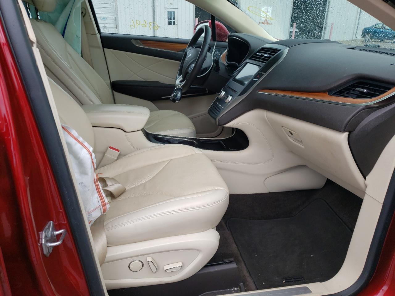 Photo 19 from auction – 2016 LINCOLN MKC RESERV with VIN 5LMCJ3D93GUJ31472