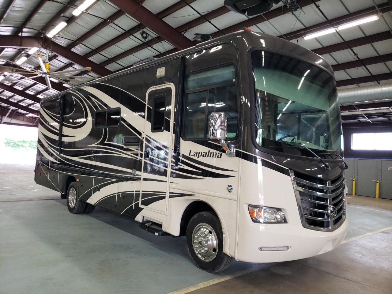 Photo 14 from auction – 2011 FORD F53 with VIN 1F66F5DYXB0A07923