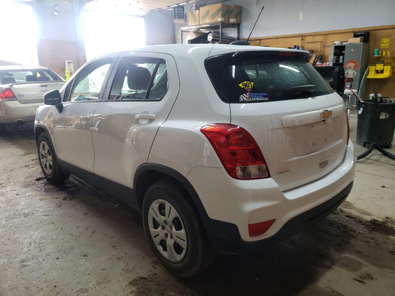 Photo 16 from auction – 2018 CHEVROLET TRAX LS with VIN KL7CJKSB9JB622149