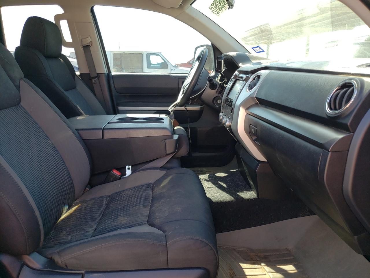 Photo 19 from auction – 2015 TOYOTA TUNDRA DOU with VIN 5TFRY5F16FX182946