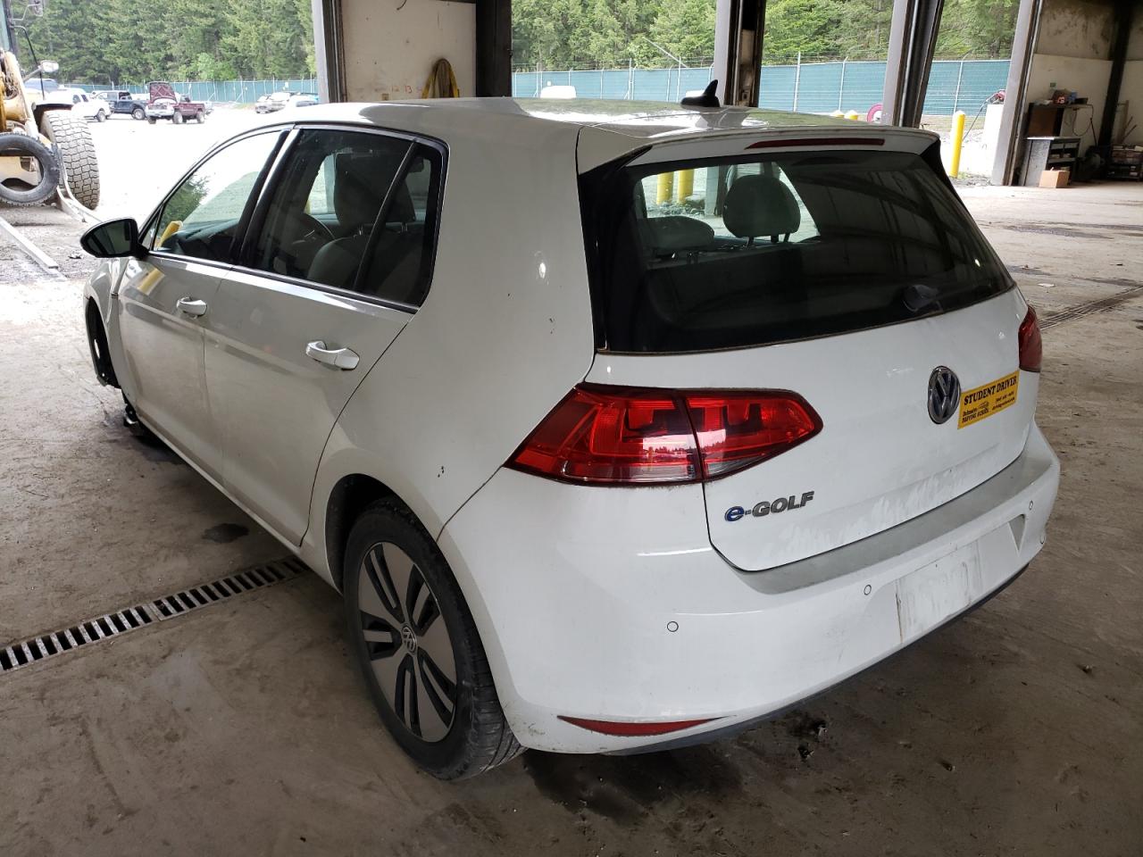 Photo 16 from auction – 2015 VOLKSWAGEN E-GOLF SEL with VIN WVWPP7AU5FW901827